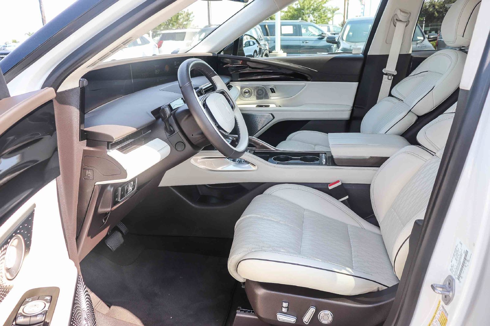 Used 2024 Lincoln Nautilus Black Label w/ Jet Appearance Package (87T) AWD/4WD image 19