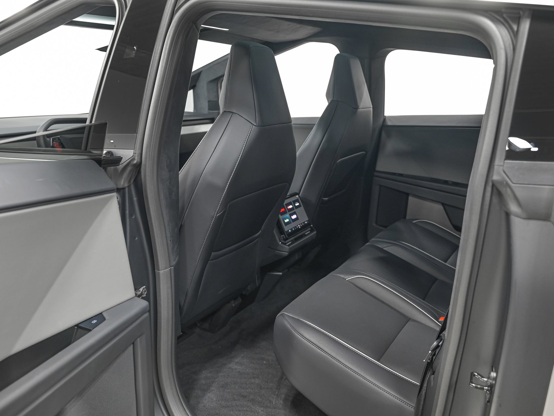 Used 2025 Tesla Cybertruck AWD Crew Cab image 24