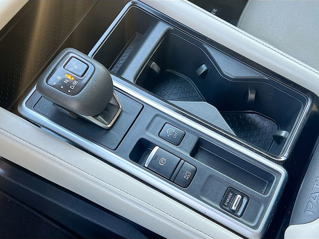 Used 2022 Nissan Pathfinder SV w/ SV Black Package image 13