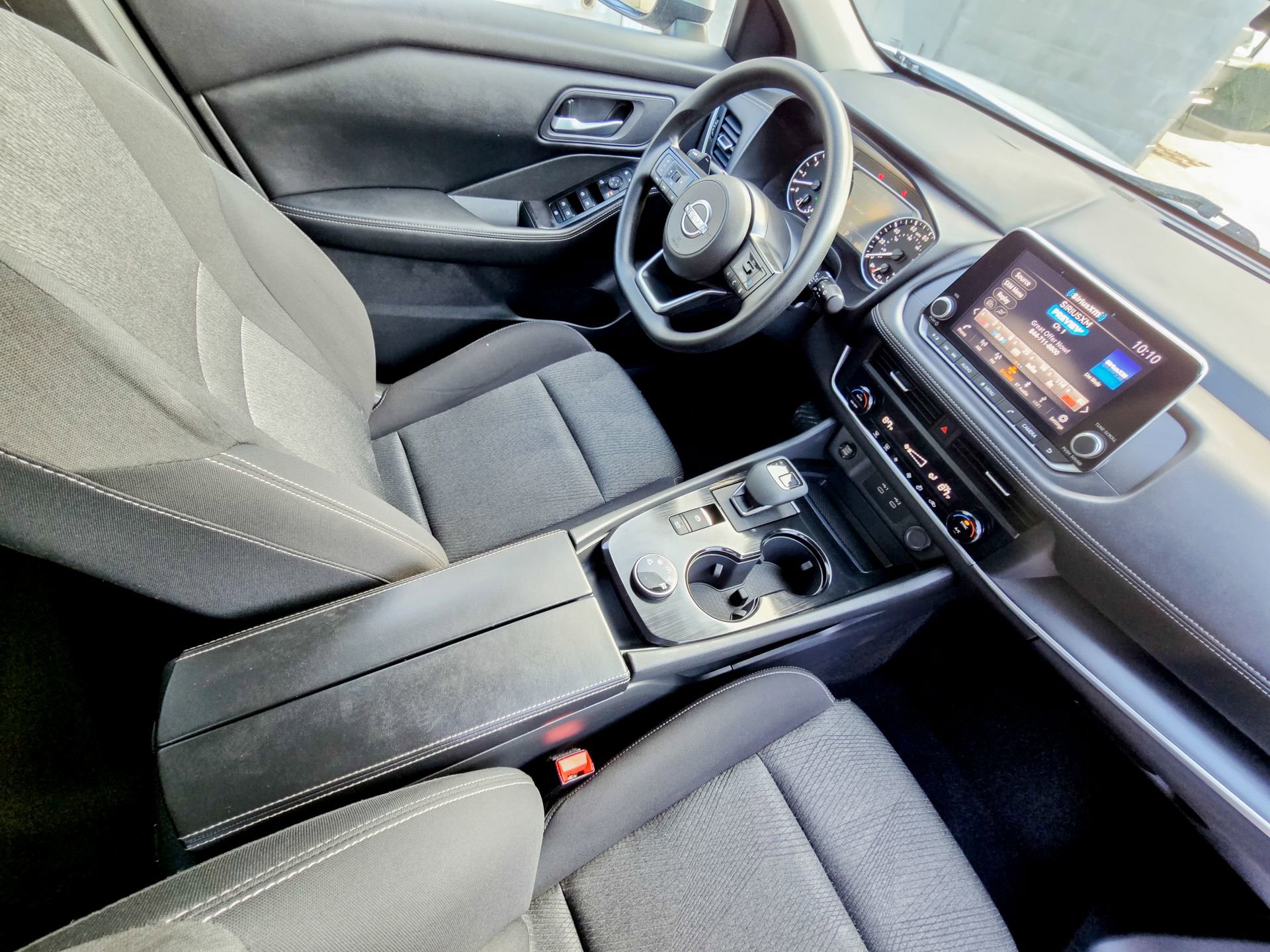 Used 2024 Nissan Rogue SV image 12