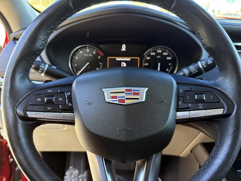 Used 2023 Cadillac XT4 Luxury w/ Cold Weather Package FWD image 34