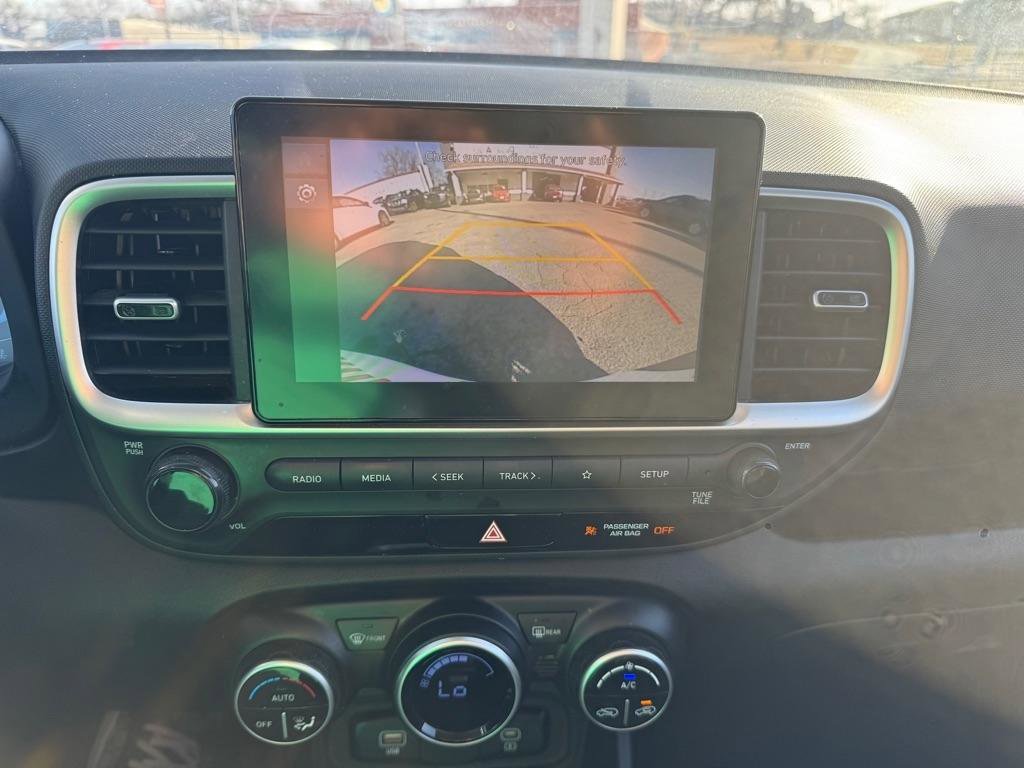 Used 2023 Hyundai Venue SEL image 17