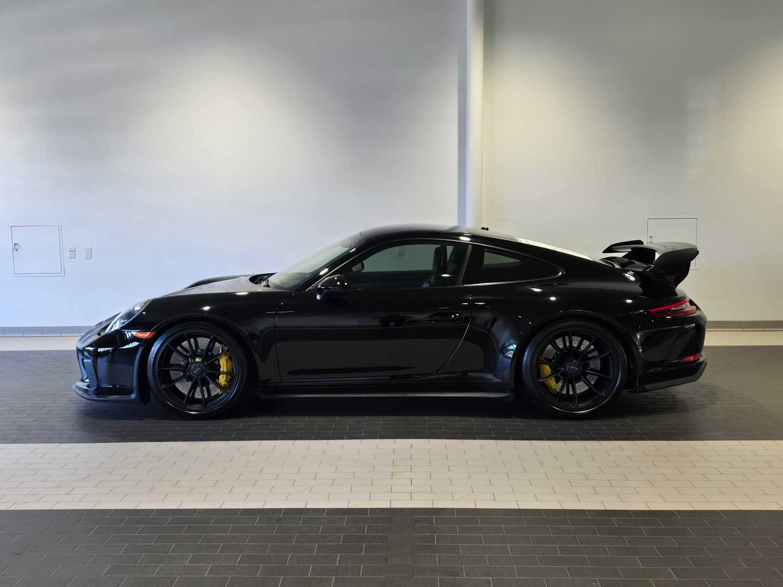 Used 2018 Porsche 911 GT3 image 2
