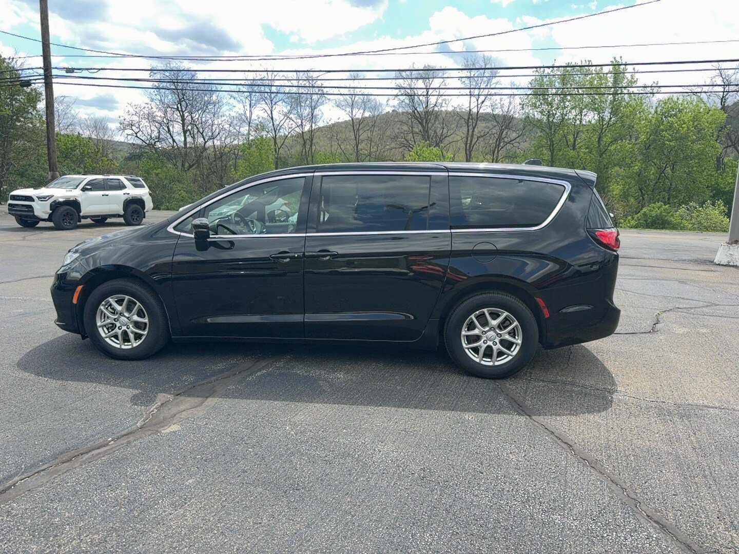 Used 2025 Chrysler Pacifica Select FWD image 8