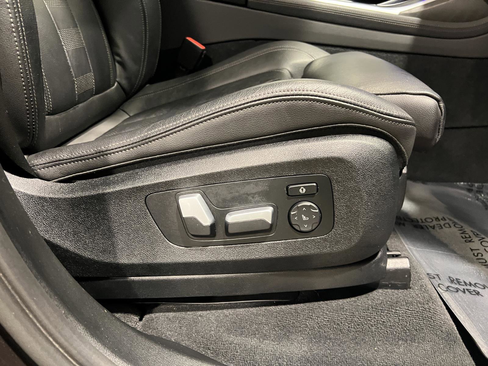 Used 2022 BMW X7 xDrive40i w/ Premium Package image 49