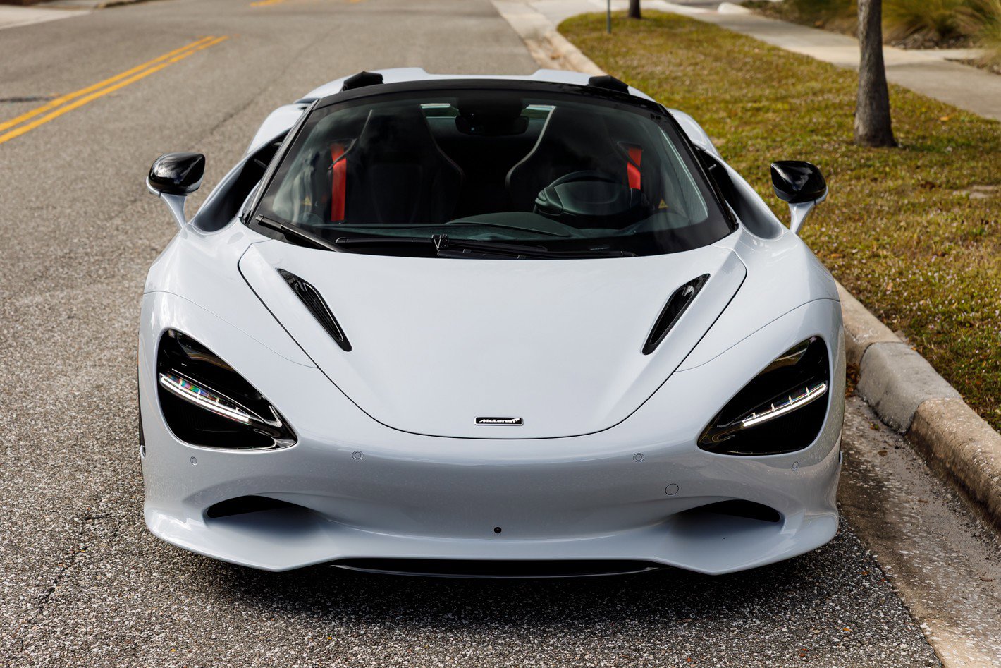 Used 2026 McLaren 750S Spider RWD image 2