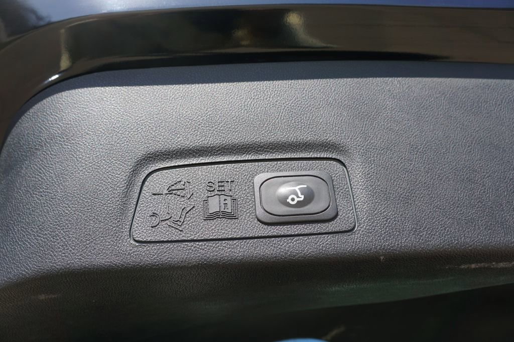 Used 2017 Lincoln MKC Reserve w/ Lincoln MKC Climate Package image 5