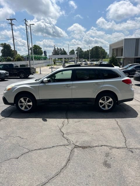 Used 2013 Subaru Outback 2.5i Limited w/ Moonroof Pkg AWD/4WD image 11