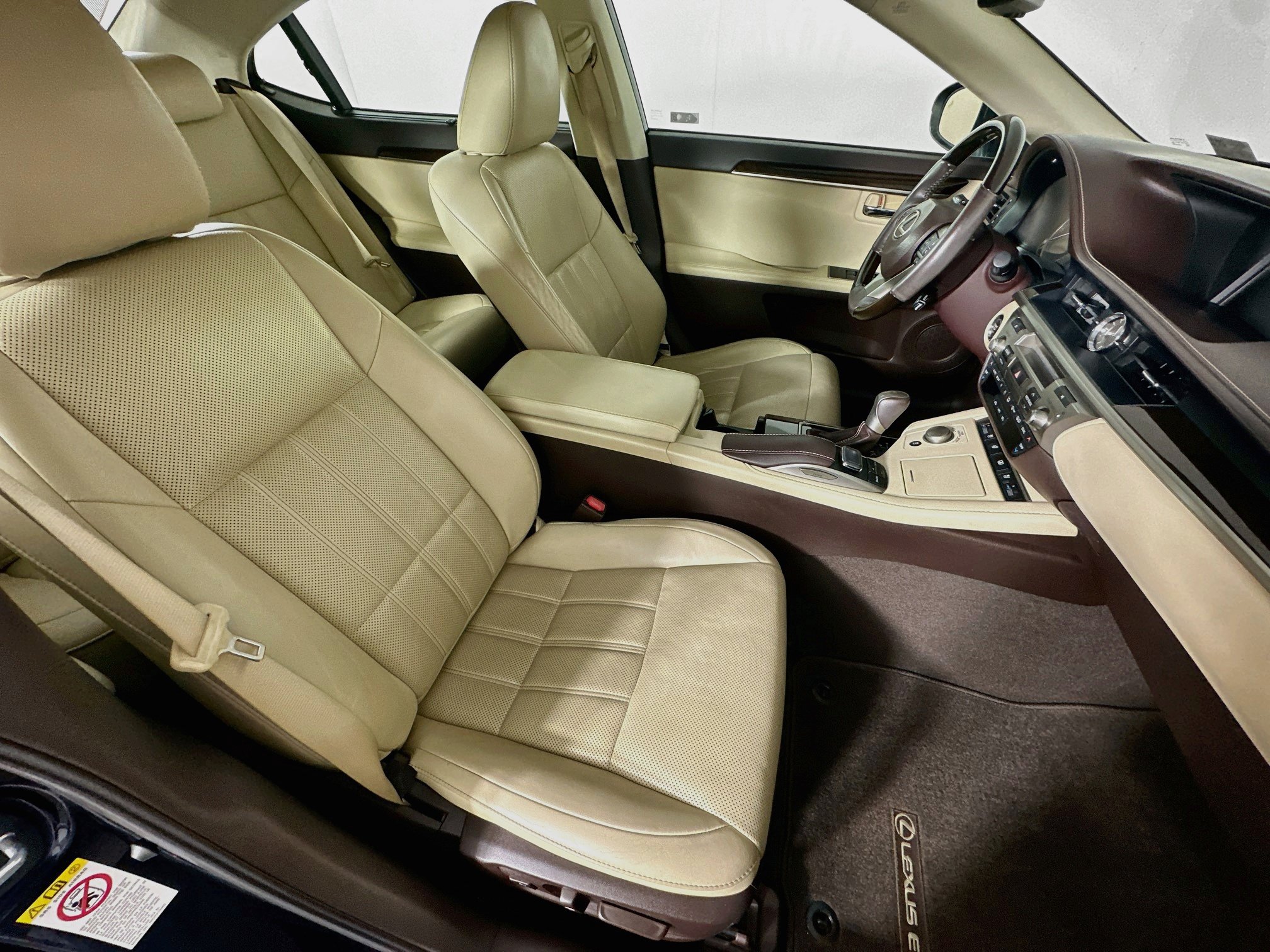 Used 2016 Lexus ES 350 w/ Ultra Luxury Package FWD image 34