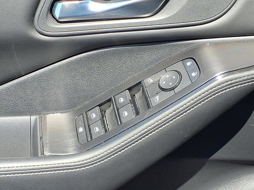 Used 2025 Nissan Rogue SV AWD/4WD image 24