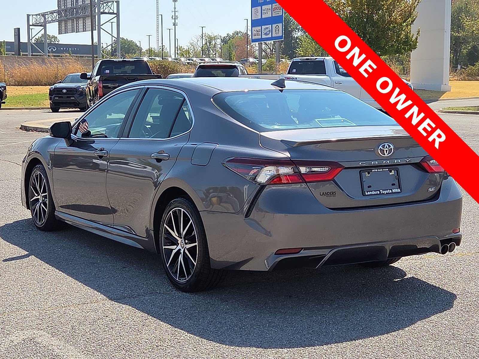 Used 2023 Toyota Camry SE FWD image 4