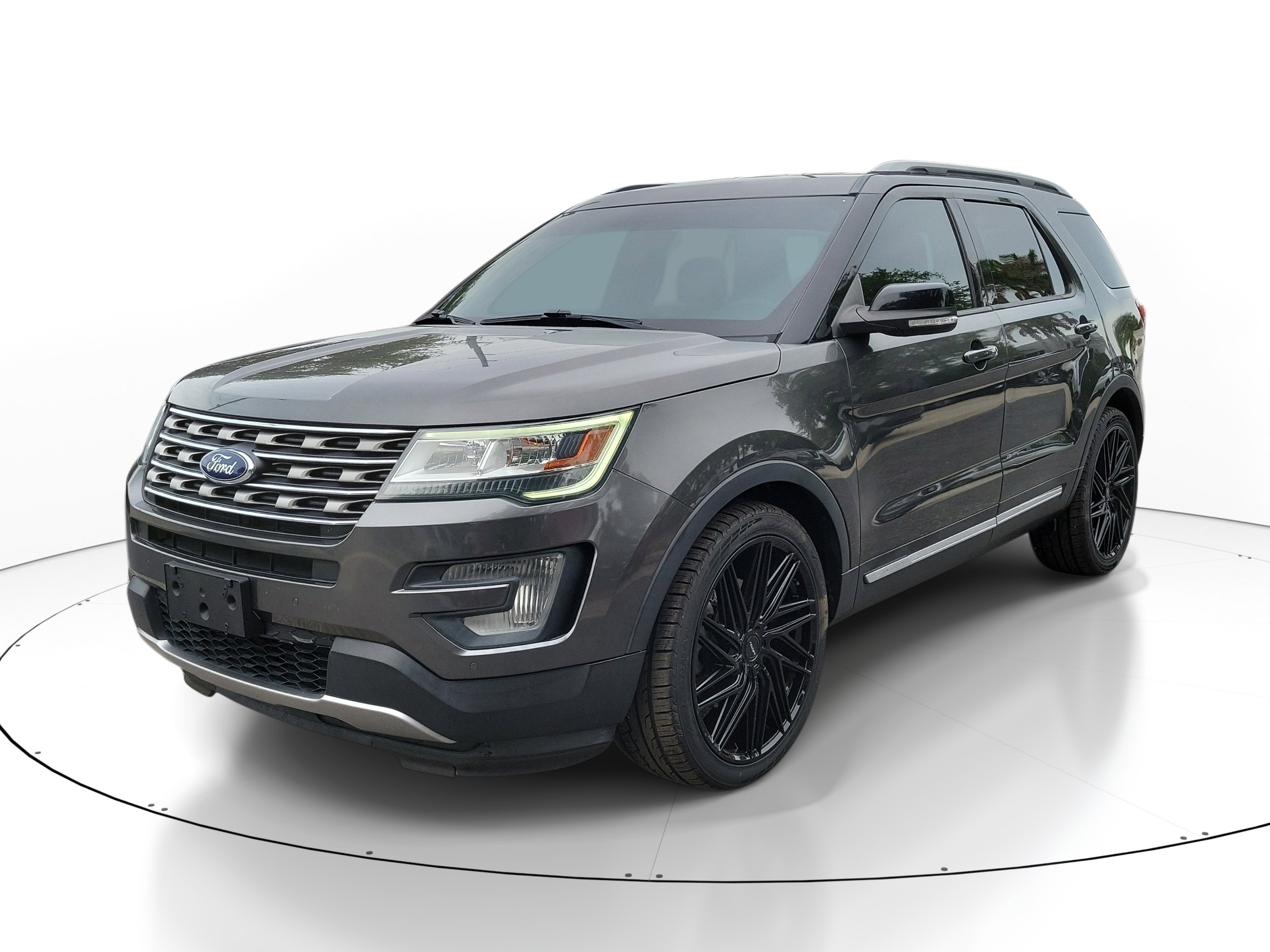 Used 2017 Ford Explorer XLT w/ Equipment Group 202A FWD image 3