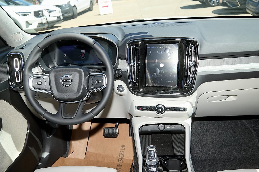 New 2025 Volvo XC40 B5 Plus w/ Protection Package Premier image 23