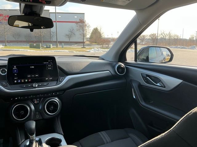 Used 2025 Chevrolet Blazer LT image 30