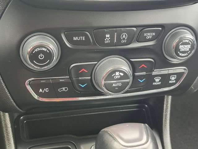 Used 2022 Jeep Cherokee Latitude Lux FWD image 22