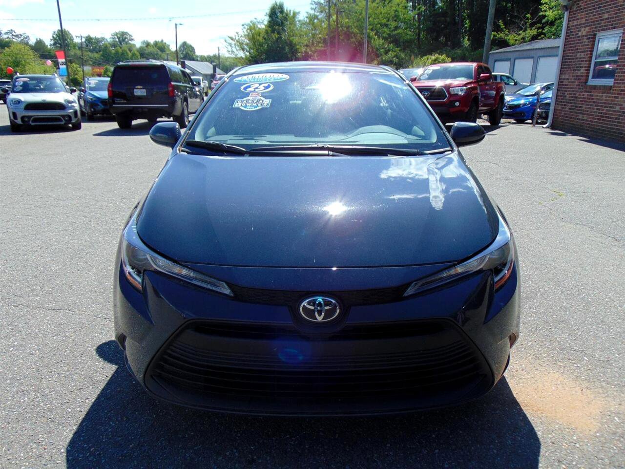 Used 2025 Toyota Corolla LE image 2