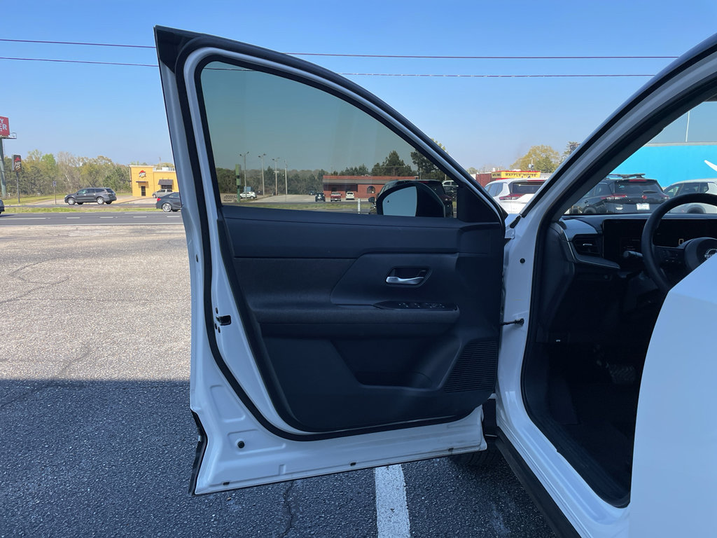 Certified 2025 Nissan Kicks SV w/ SV Premium Package image 8