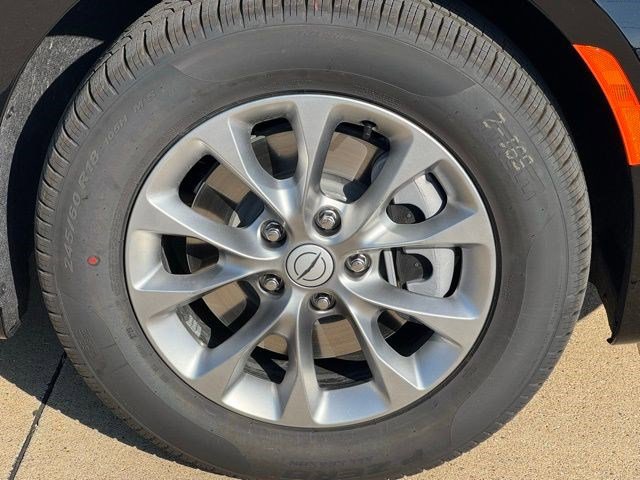 New 2026 Chrysler Pacifica Select image 50