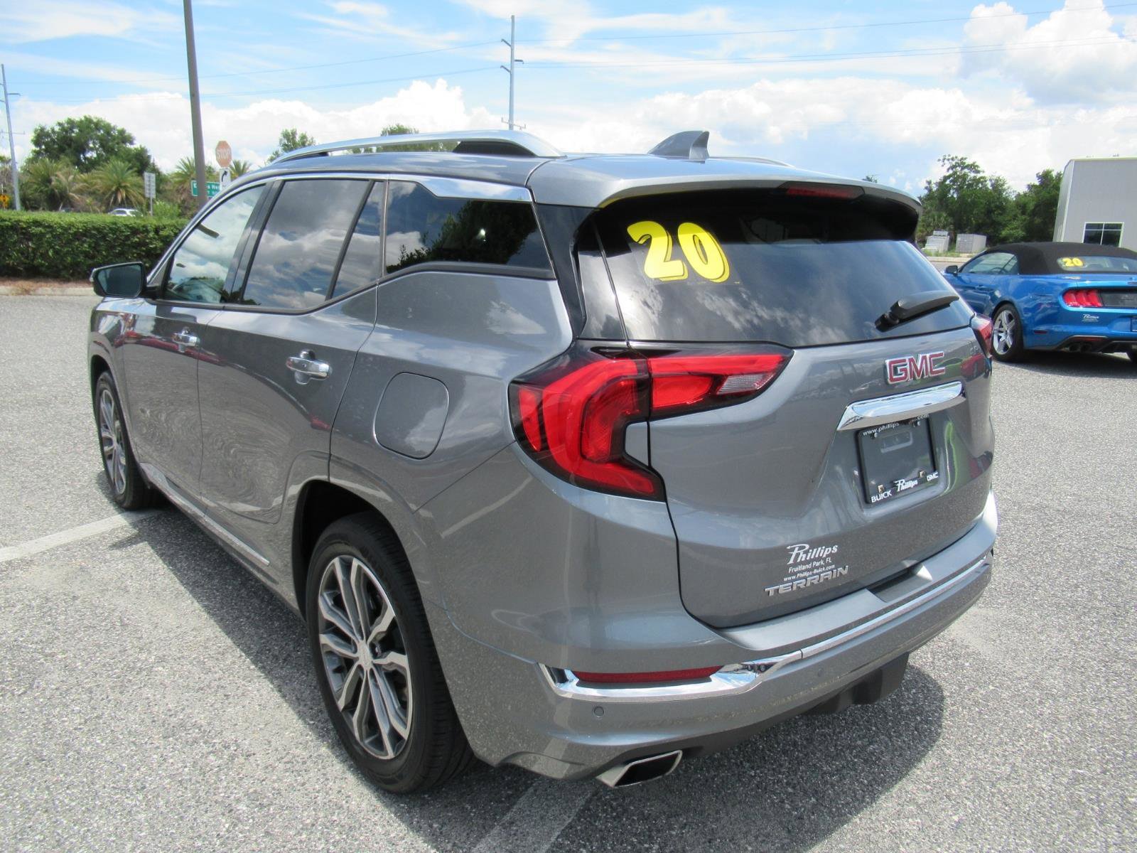 Used 2020 GMC Terrain Denali w/ Denali Premium Package FWD image 5
