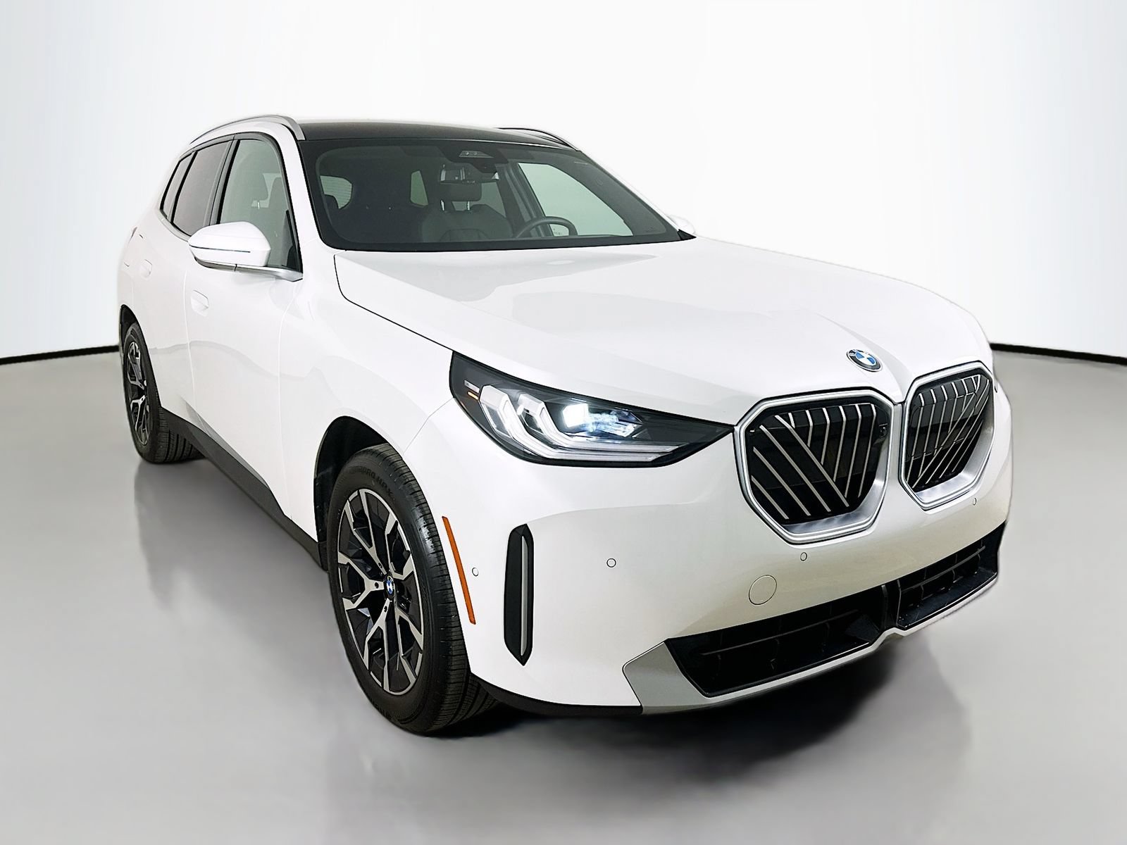 Used 2025 BMW X3 xDrive30i AWD/4WD image 3