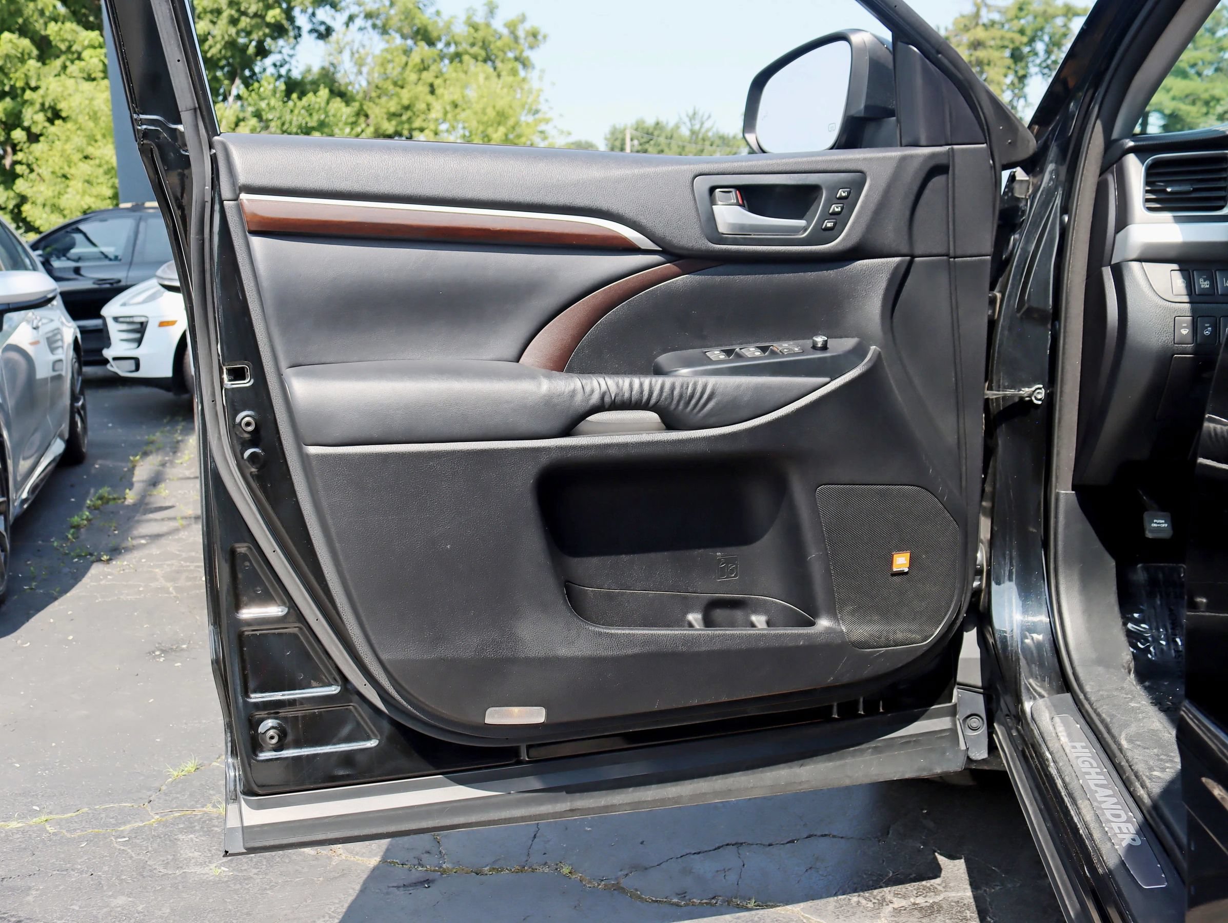 Used 2015 Toyota Highlander Limited Platinum AWD/4WD image 35