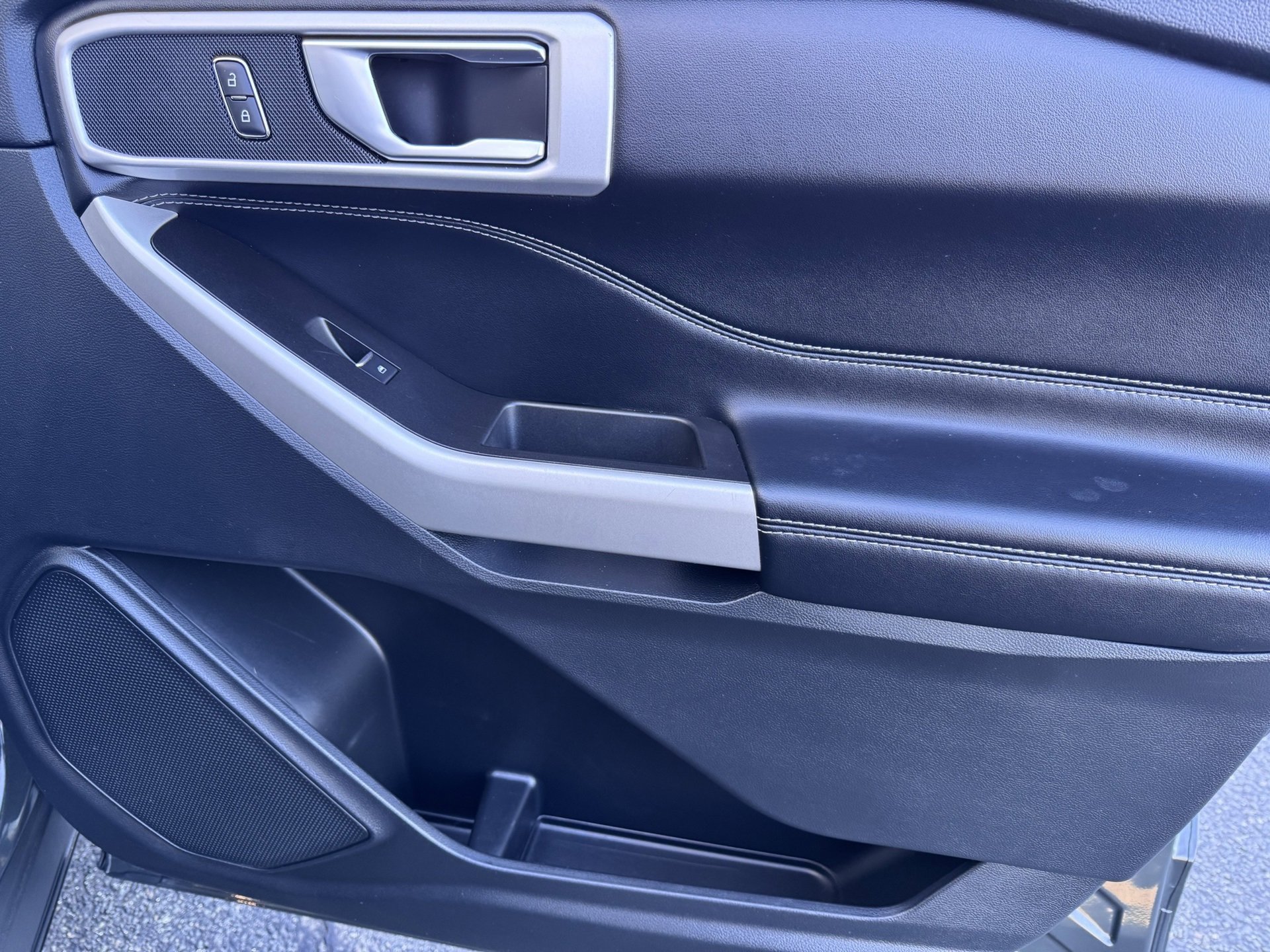 Used 2022 Ford Explorer XLT w/ Equipment Group 202A image 14