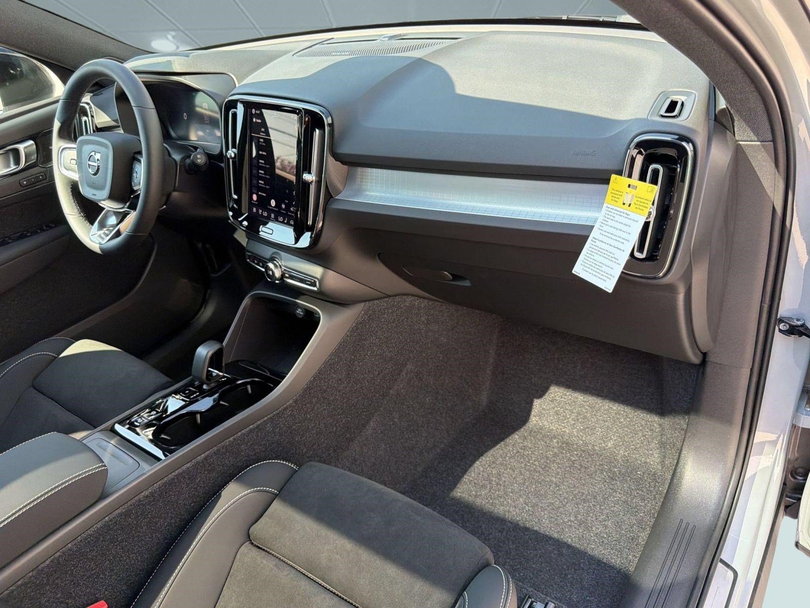 New 2026 Volvo XC40 B5 Ultra w/ Climate Package AWD/4WD image 31