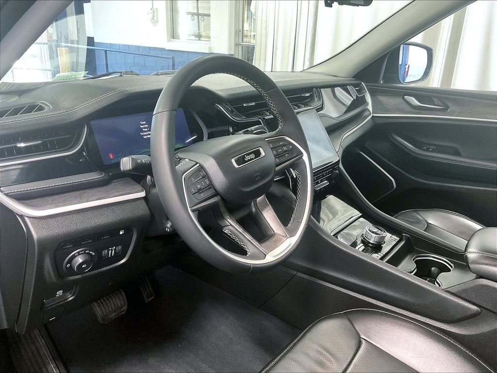 Used 2023 Jeep Grand Cherokee 30th Anniversary AWD/4WD image 8