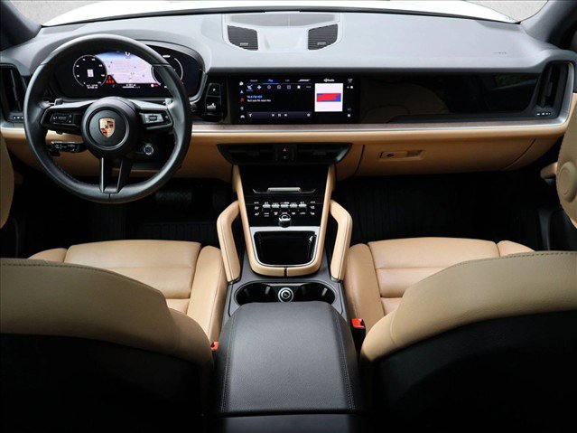 Used 2025 Porsche Cayenne AWD/4WD image 22