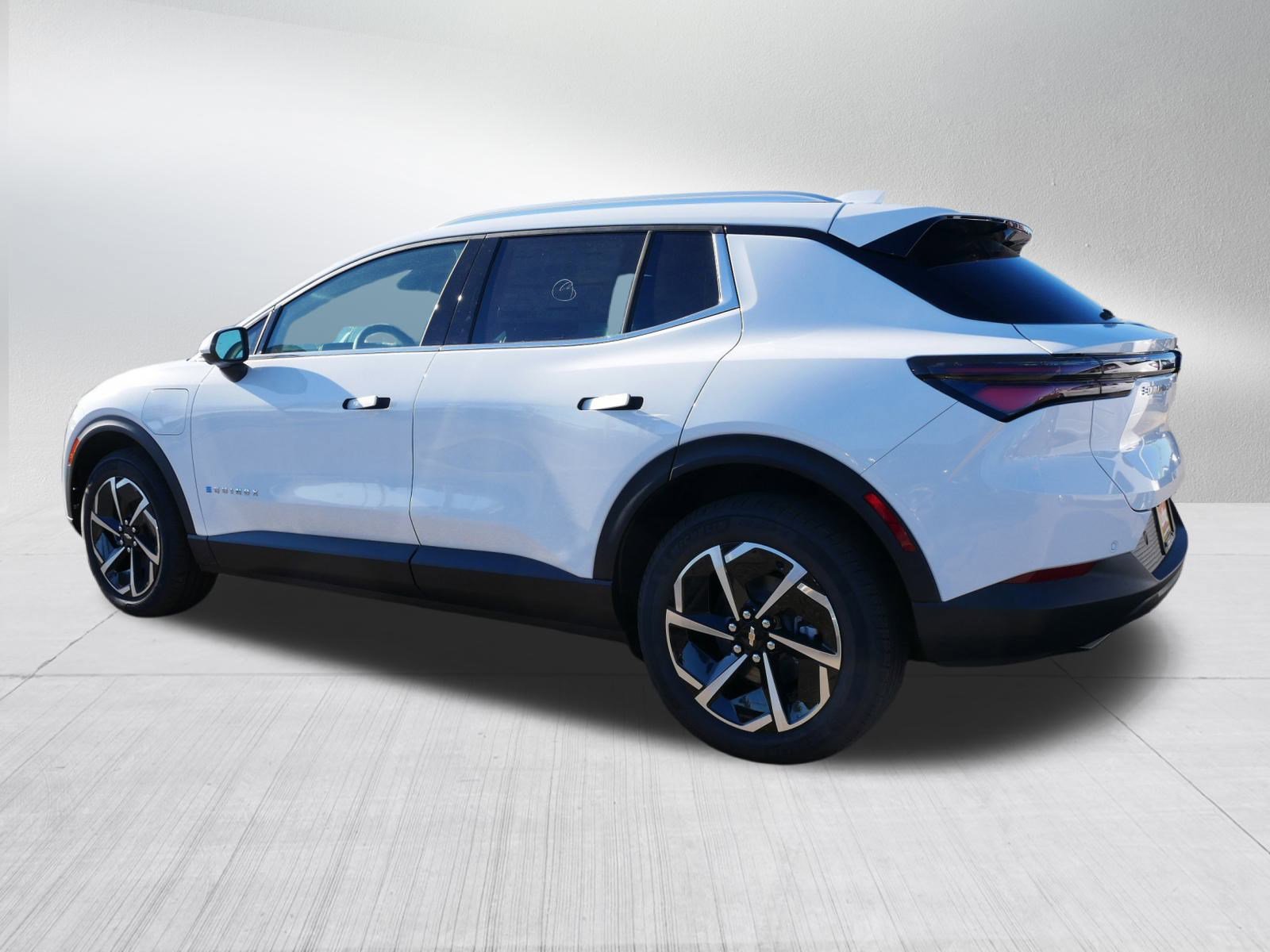 New 2026 Chevrolet Equinox EV LT AWD/4WD image 2