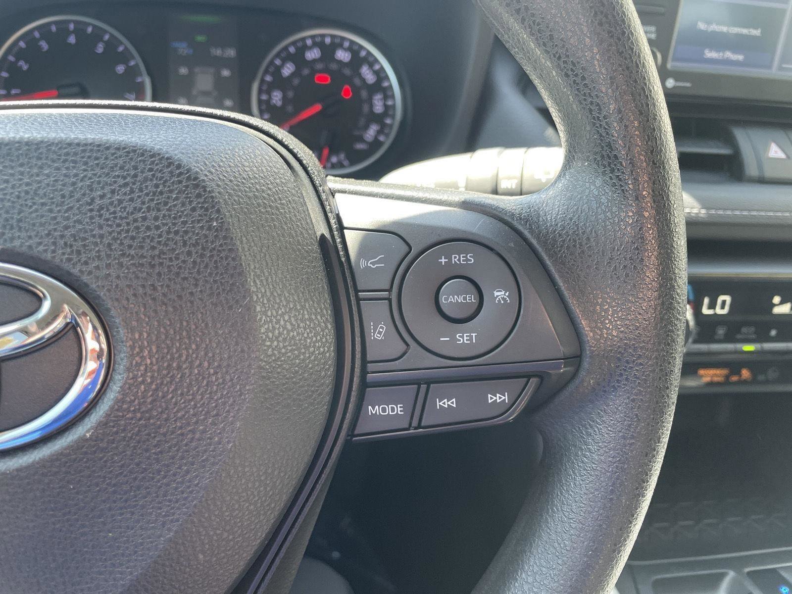 Used 2022 Toyota RAV4 XLE AWD/4WD image 14