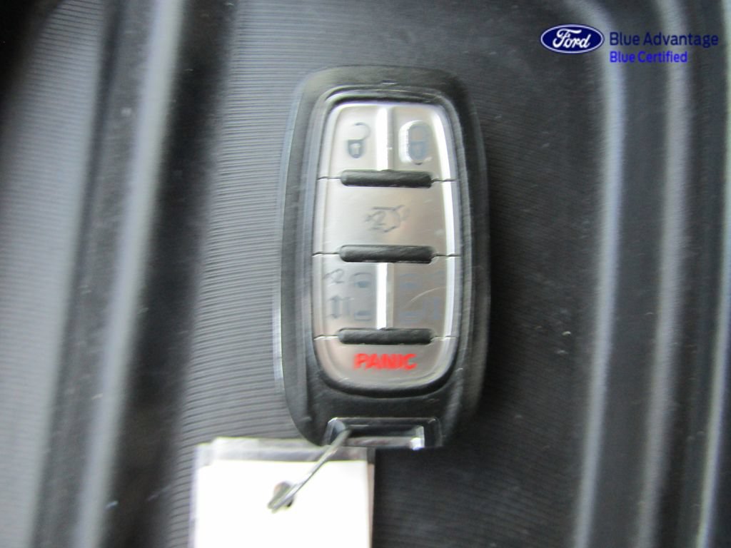 Used 2017 Chrysler Pacifica Touring Plus w/ Tire & Wheel Group FWD image 43