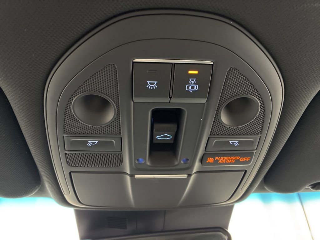 Used 2023 Genesis G70 2.0T w/ Sport Prestige Package image 18