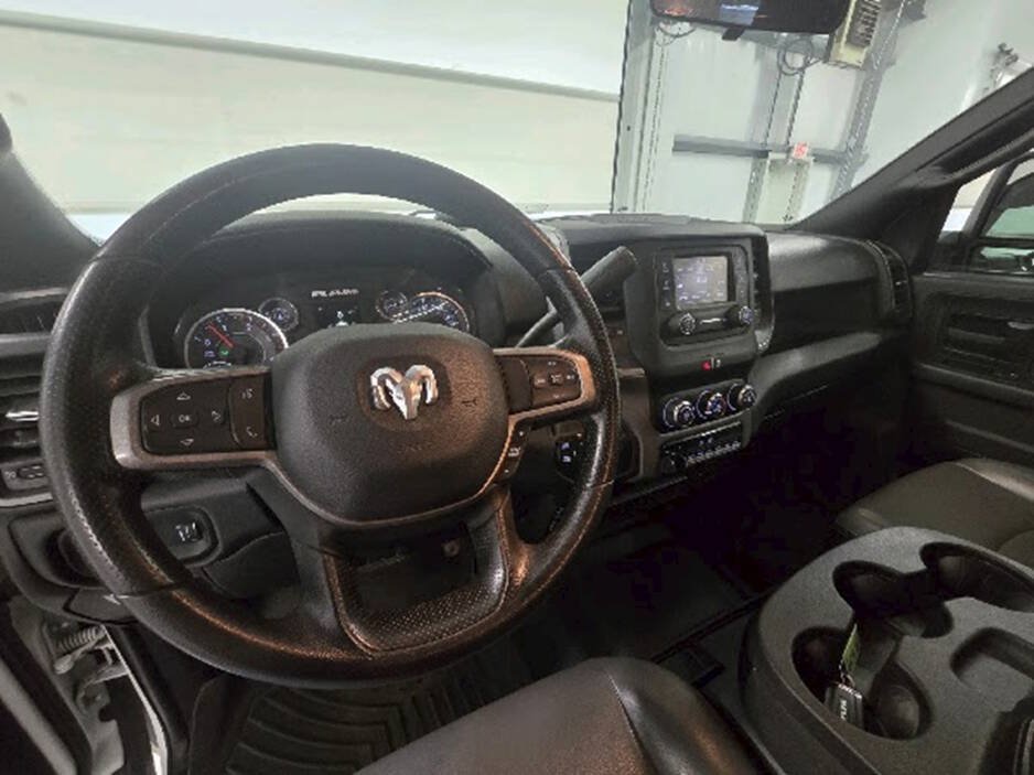 Used 2024 RAM 2500 Tradesman w/ Chrome Appearance Group AWD/4WD image 13