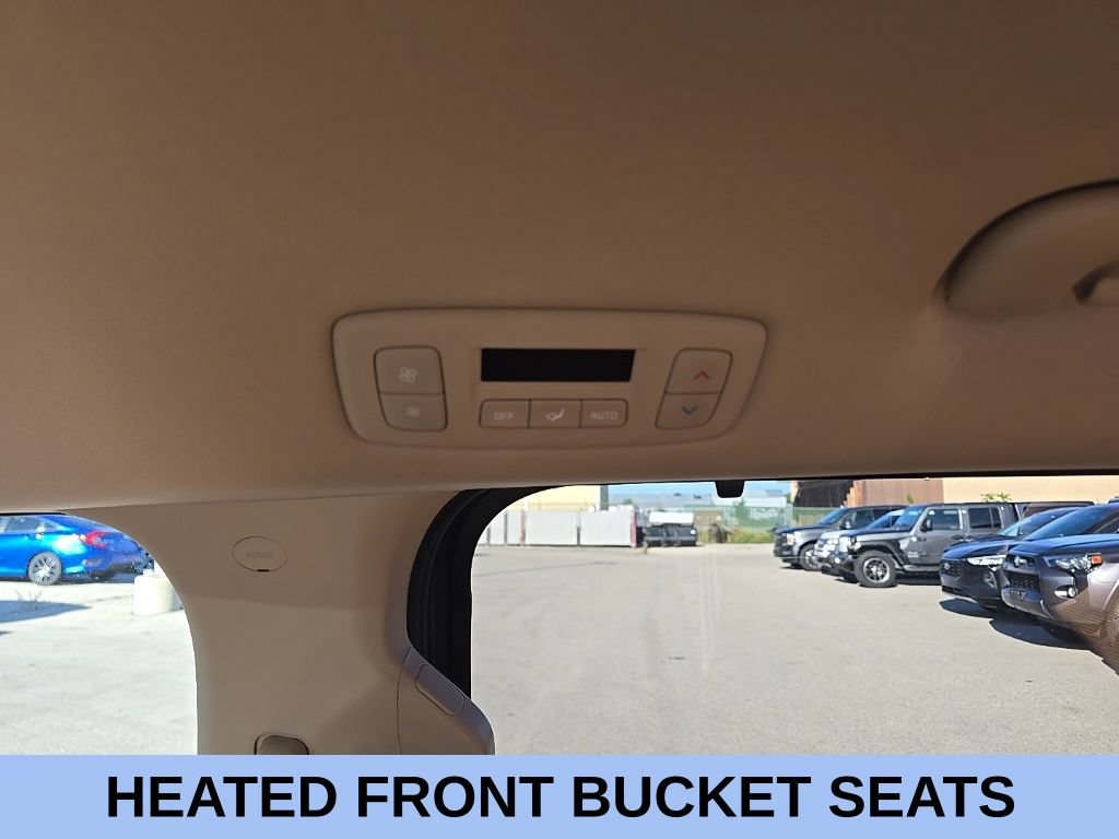 Used 2023 Kia Carnival EX FWD image 19