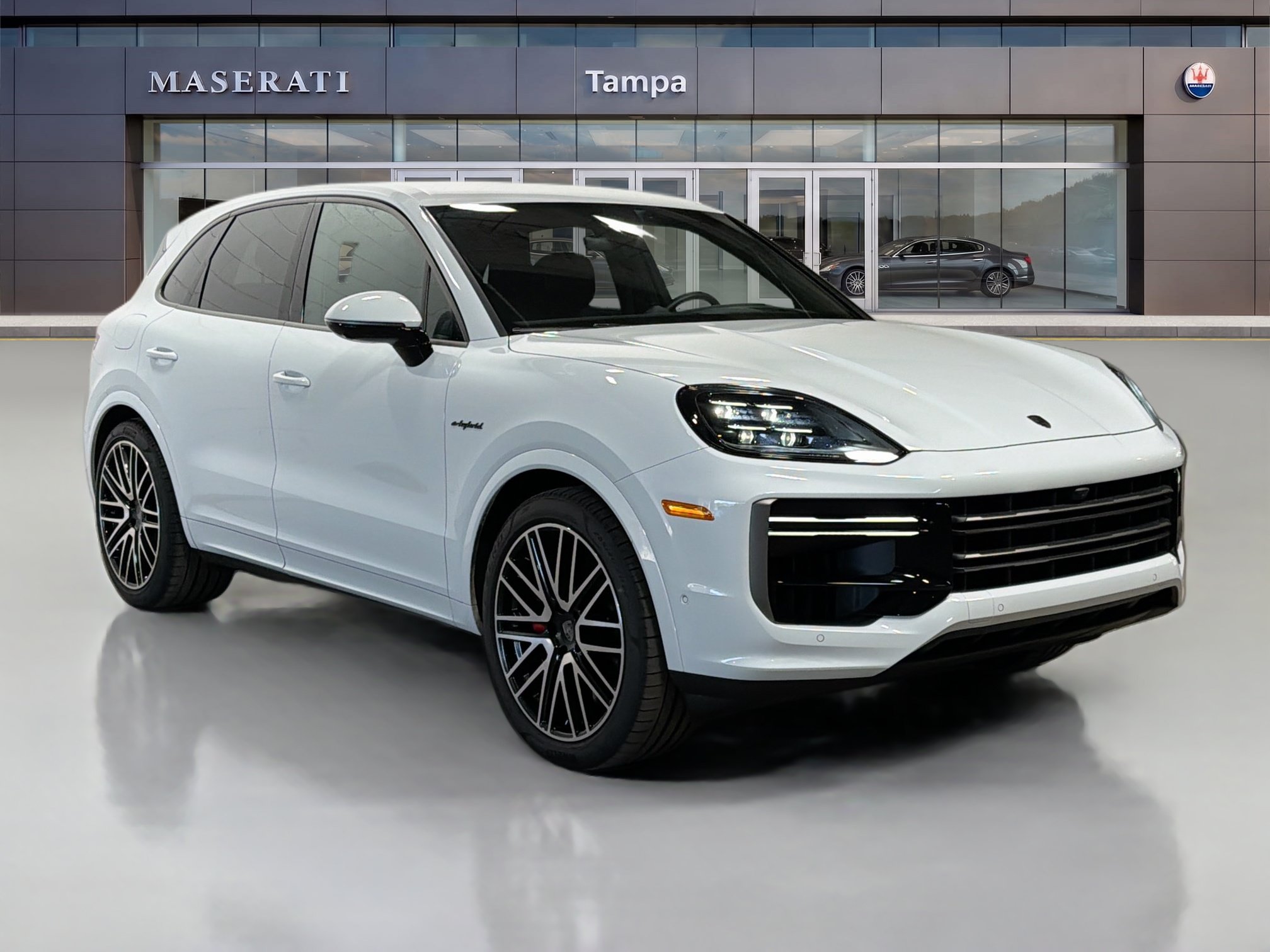 Used 2025 Porsche Cayenne Turbo AWD/4WD image 1