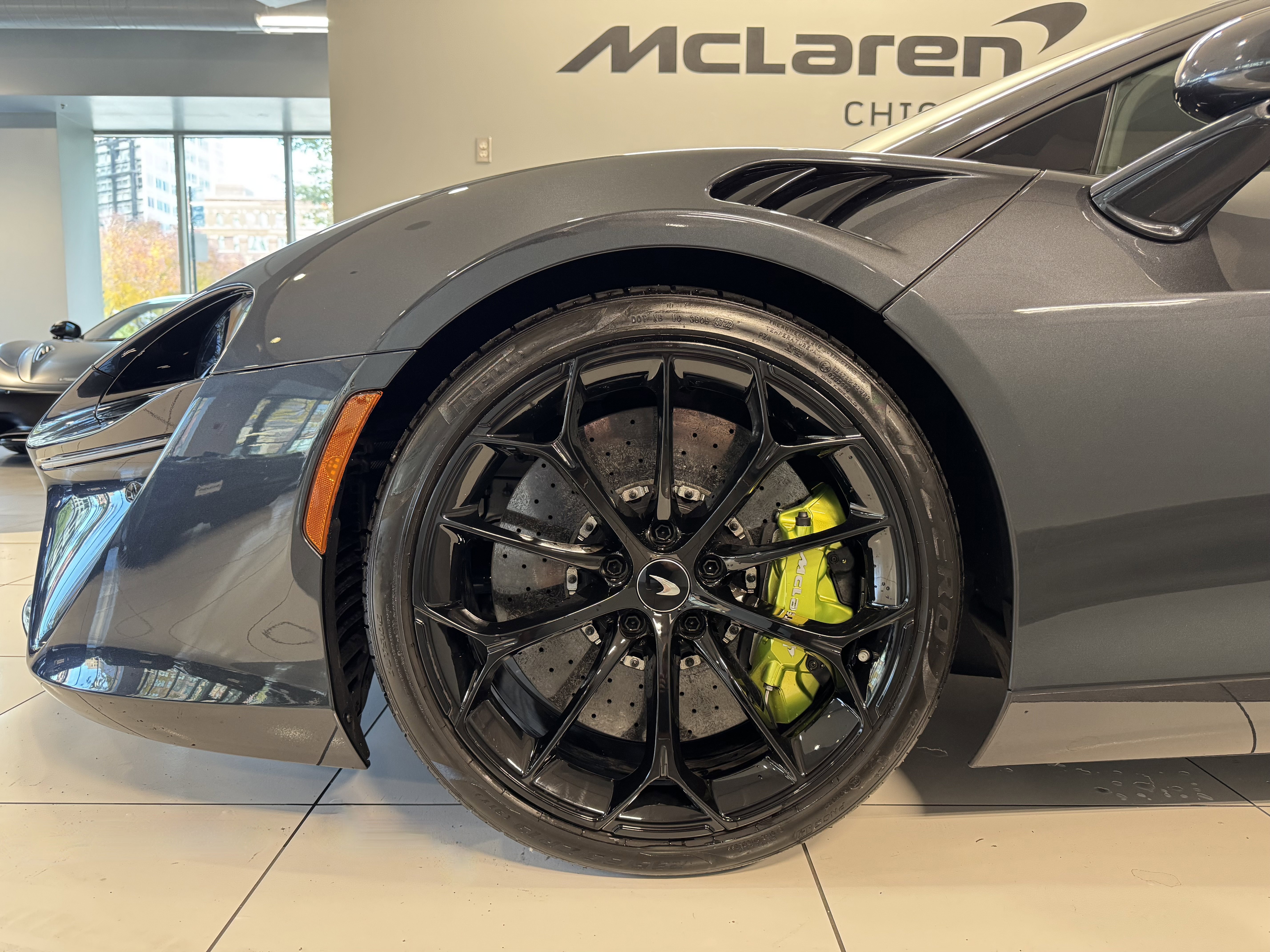 Used 2023 McLaren Artura image 19