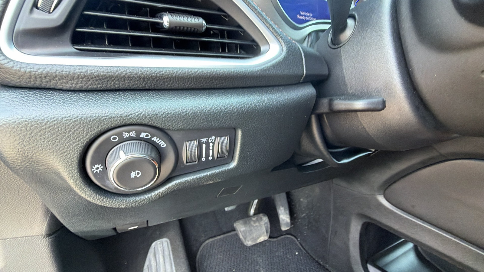 Used 2025 Chrysler Pacifica Pinnacle FWD image 26