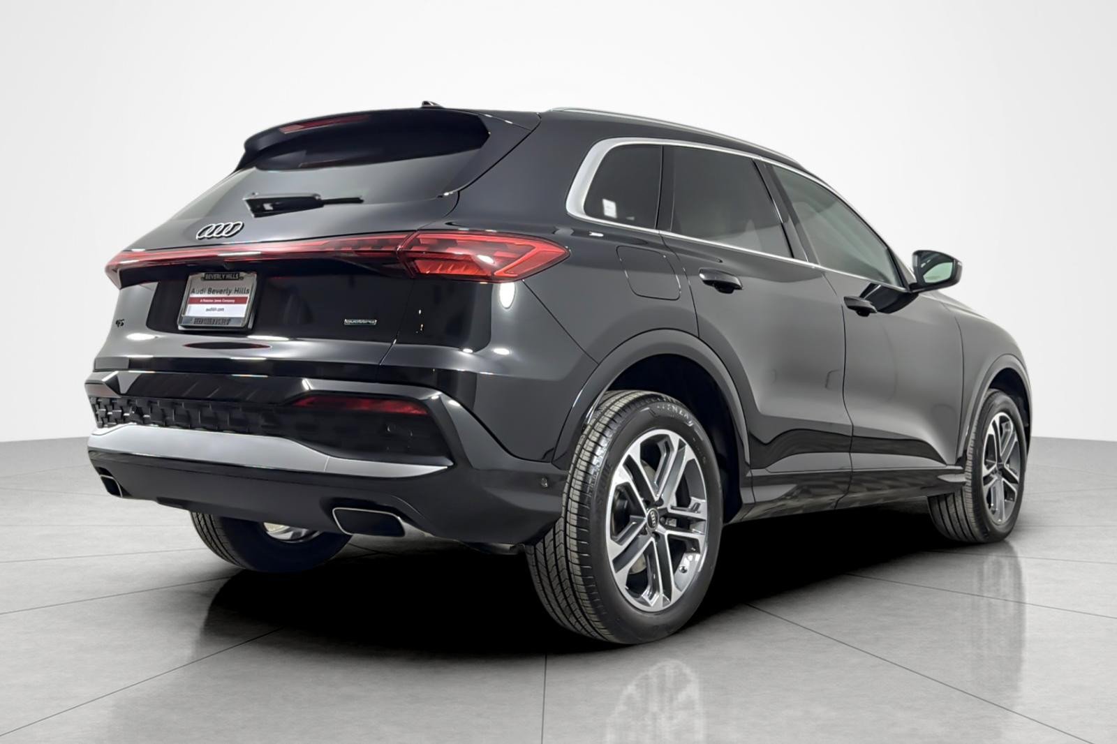 Used 2025 Audi Q5 Premium w/ Convenience Package image 5