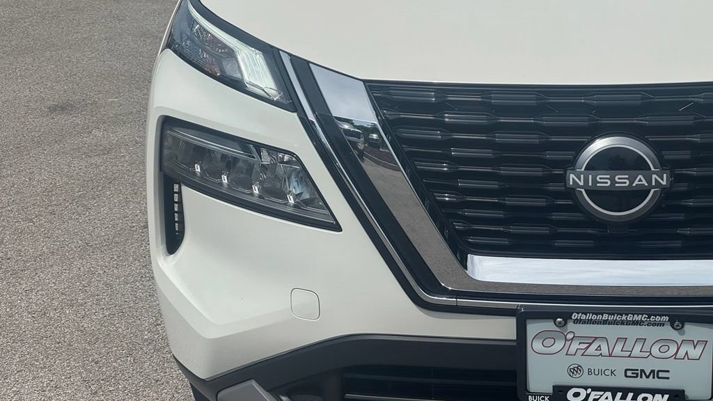 Used 2023 Nissan Rogue SV FWD image 8