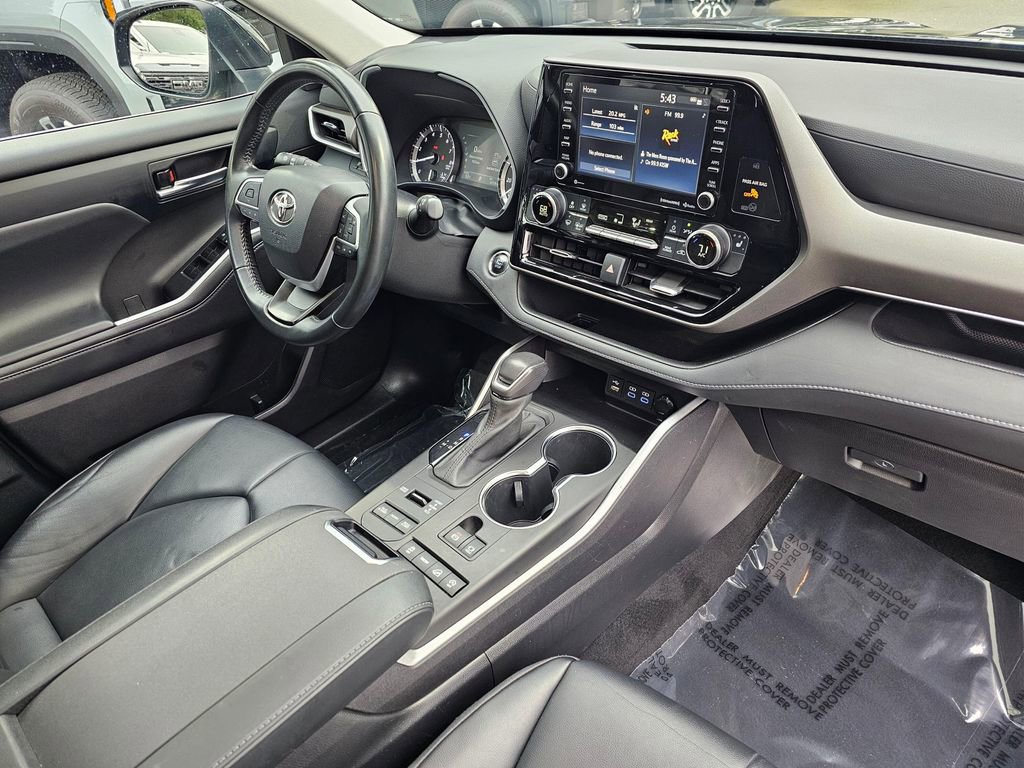 Used 2022 Toyota Highlander XLE image 10