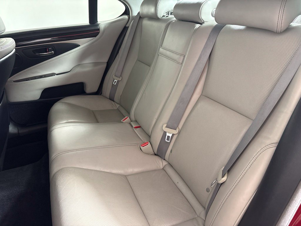 Used 2015 Lexus LS 460 w/ Comfort Package RWD image 27