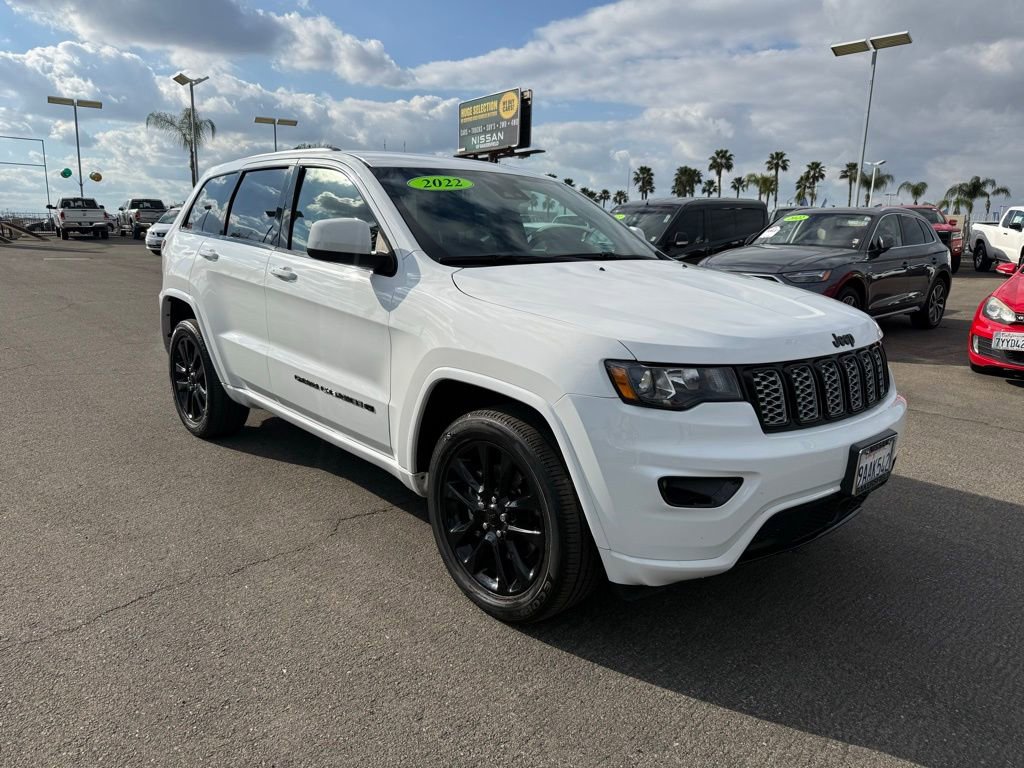 Used 2022 Jeep Grand Cherokee Laredo X image 1