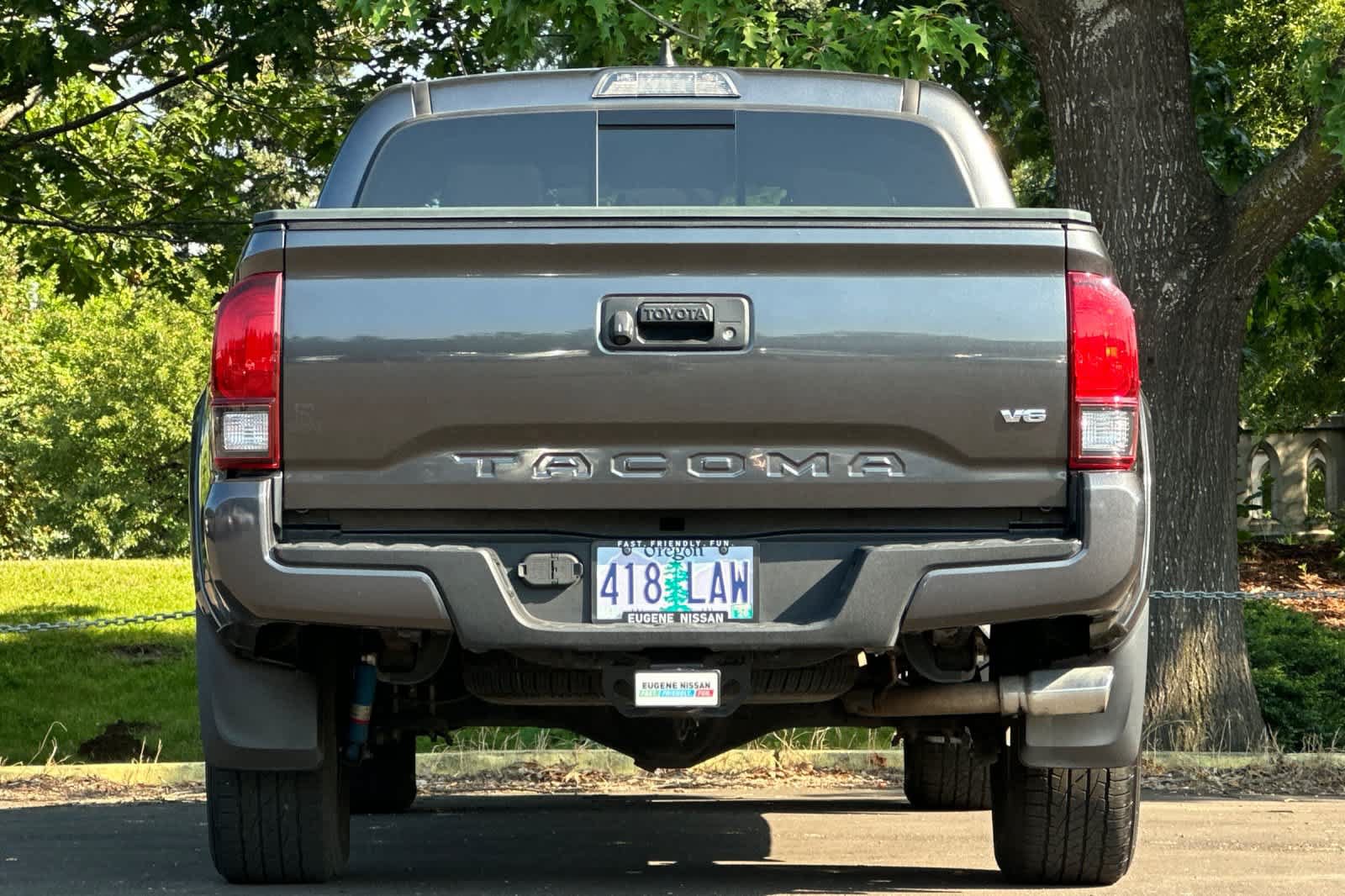 Used 2019 Toyota Tacoma TRD Sport AWD/4WD image 7