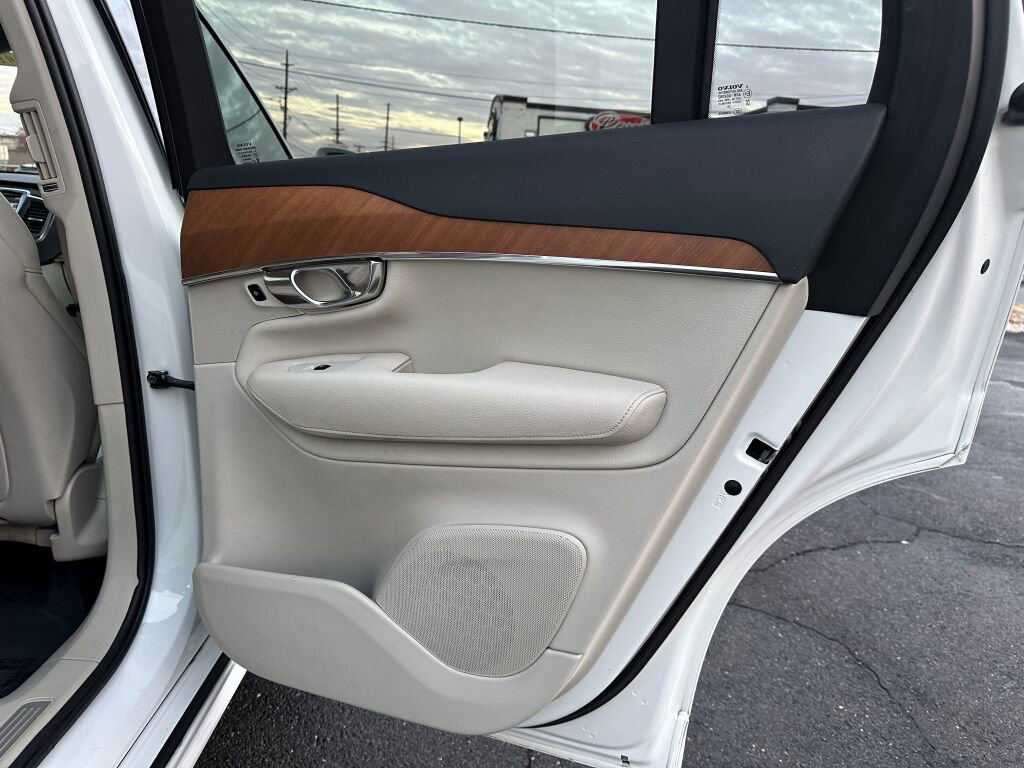 Used 2021 Volvo XC90 T6 Momentum image 23