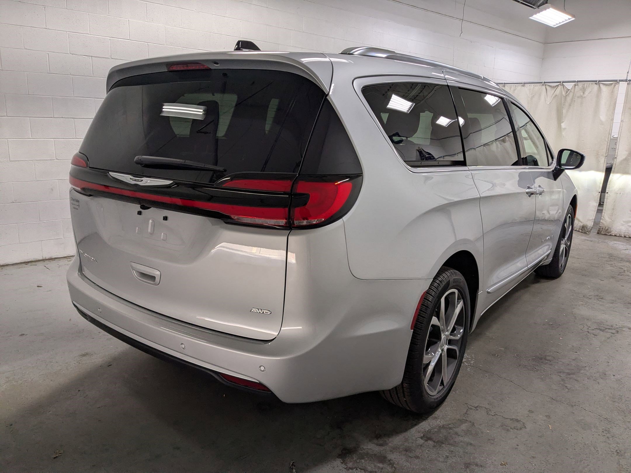 New 2026 Chrysler Pacifica Pinnacle image 3