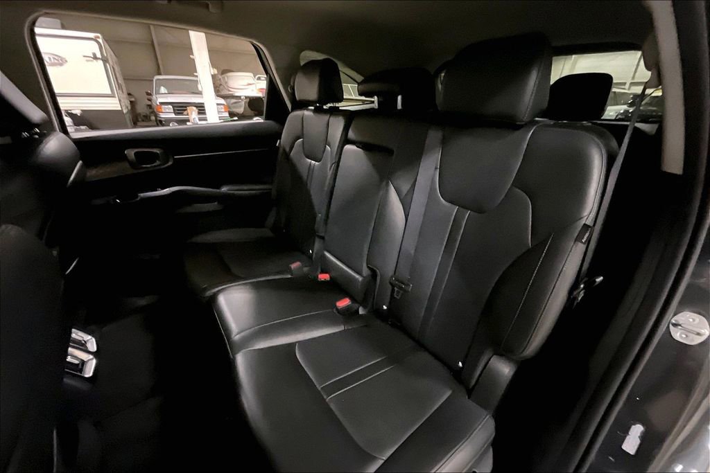 Used 2024 Kia Sorento S image 24