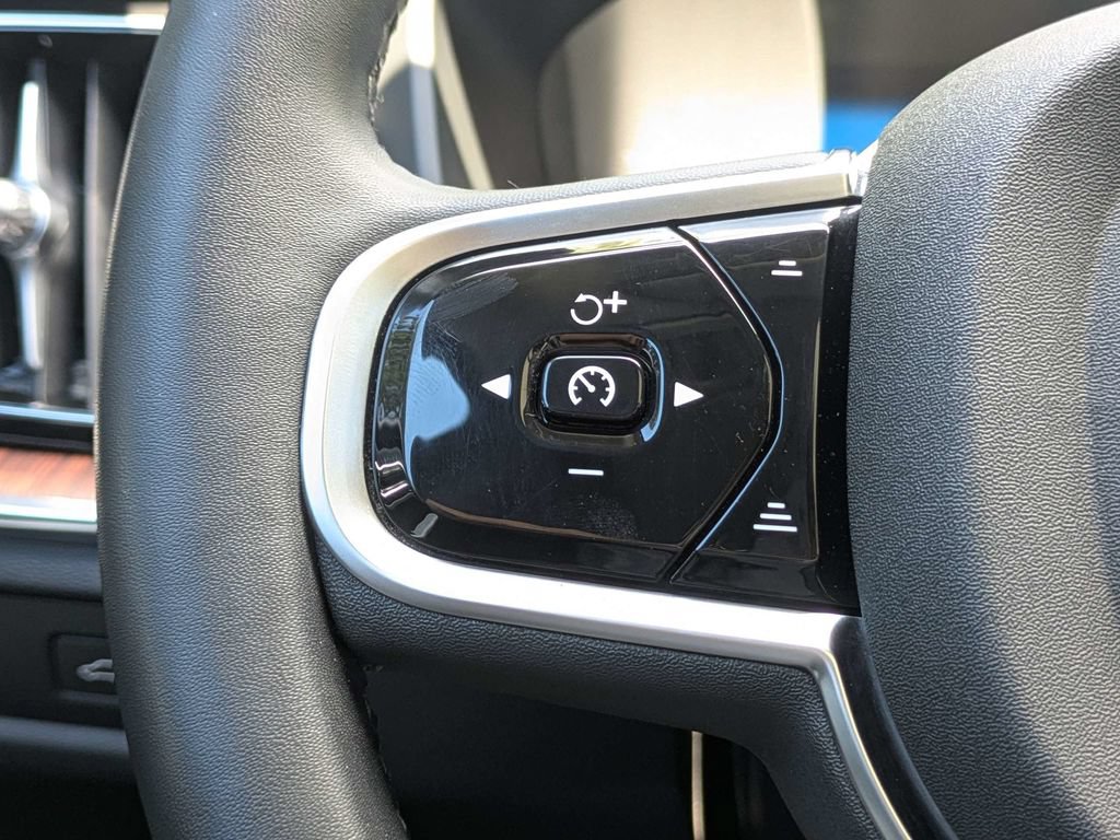 Certified 2025 Volvo S60 B5 Plus AWD/4WD image 24