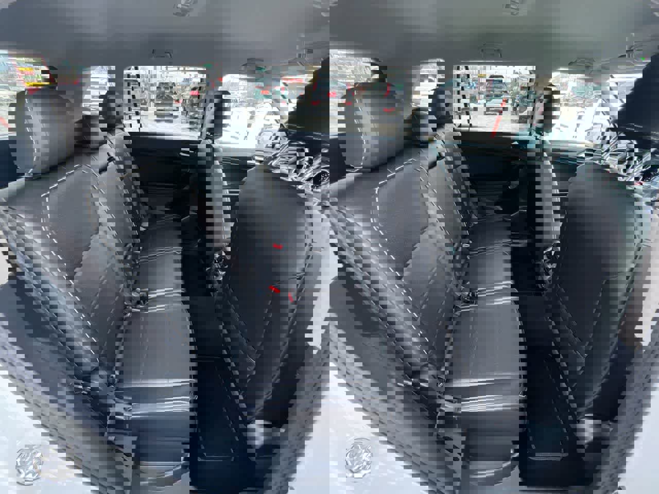 Used 2021 Volkswagen Tiguan SE image 24