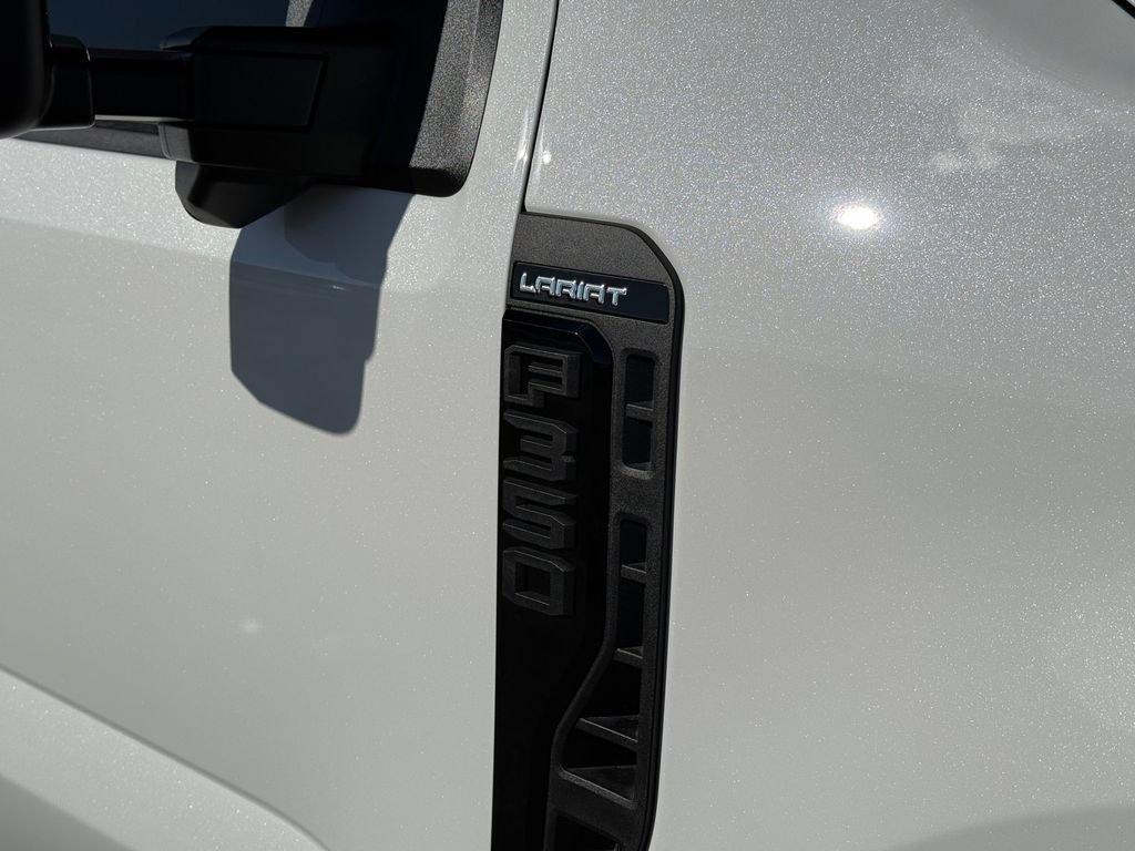 Used 2026 Ford F350 Lariat w/ Black Appearance Package AWD/4WD image 19